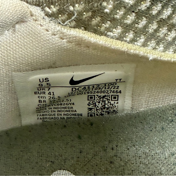 Nike Women’s VaporMax Flyknit Sneakers — Cream/White - Picture 9 of 9